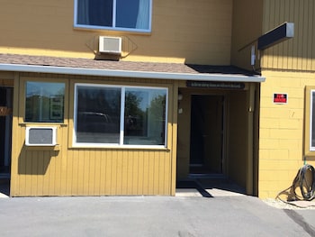 townhouse inn and suites