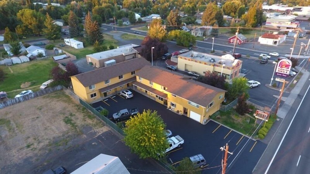 townhouse inn and suites