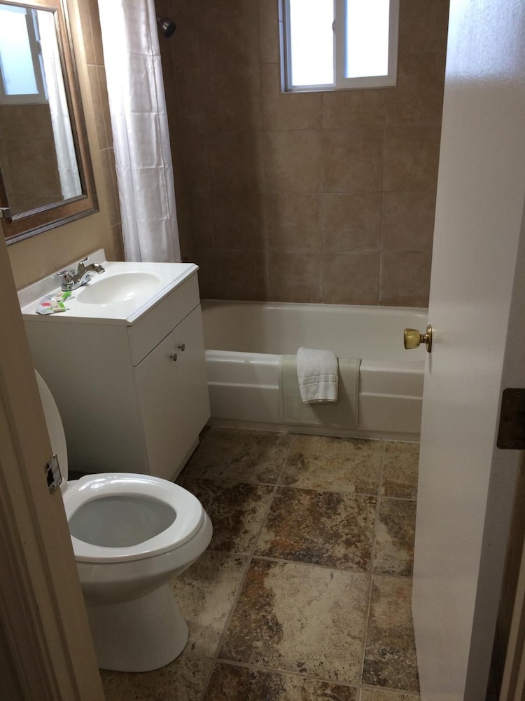 townhouse inn and suites