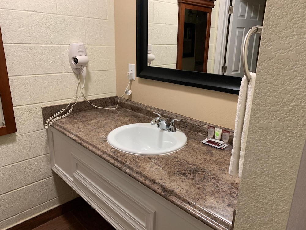 townhouse inn and suites