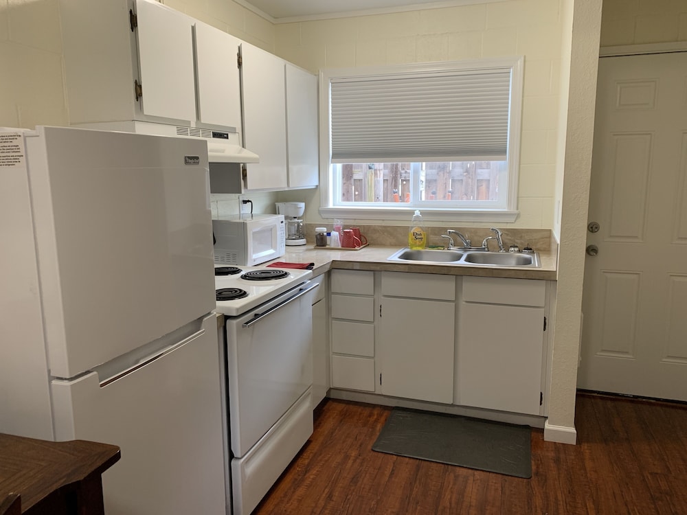 townhouse inn and suites