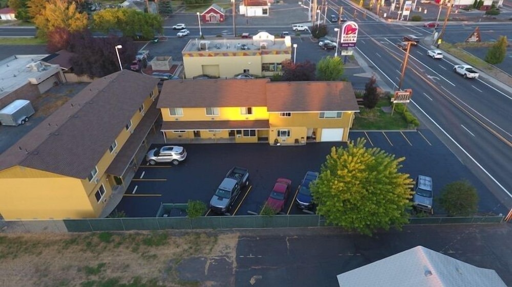 townhouse inn and suites