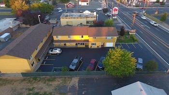 townhouse inn and suites