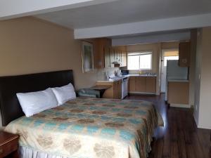 townhouse inn and suites