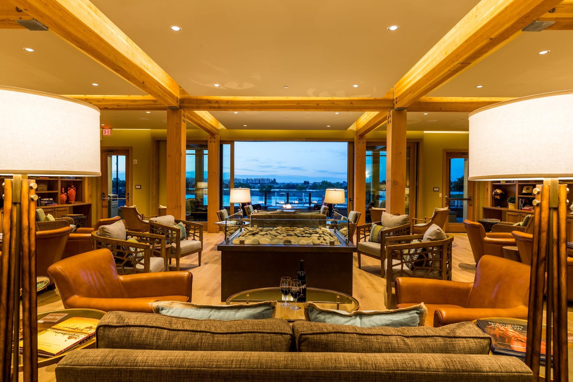 the lodge at columbia point