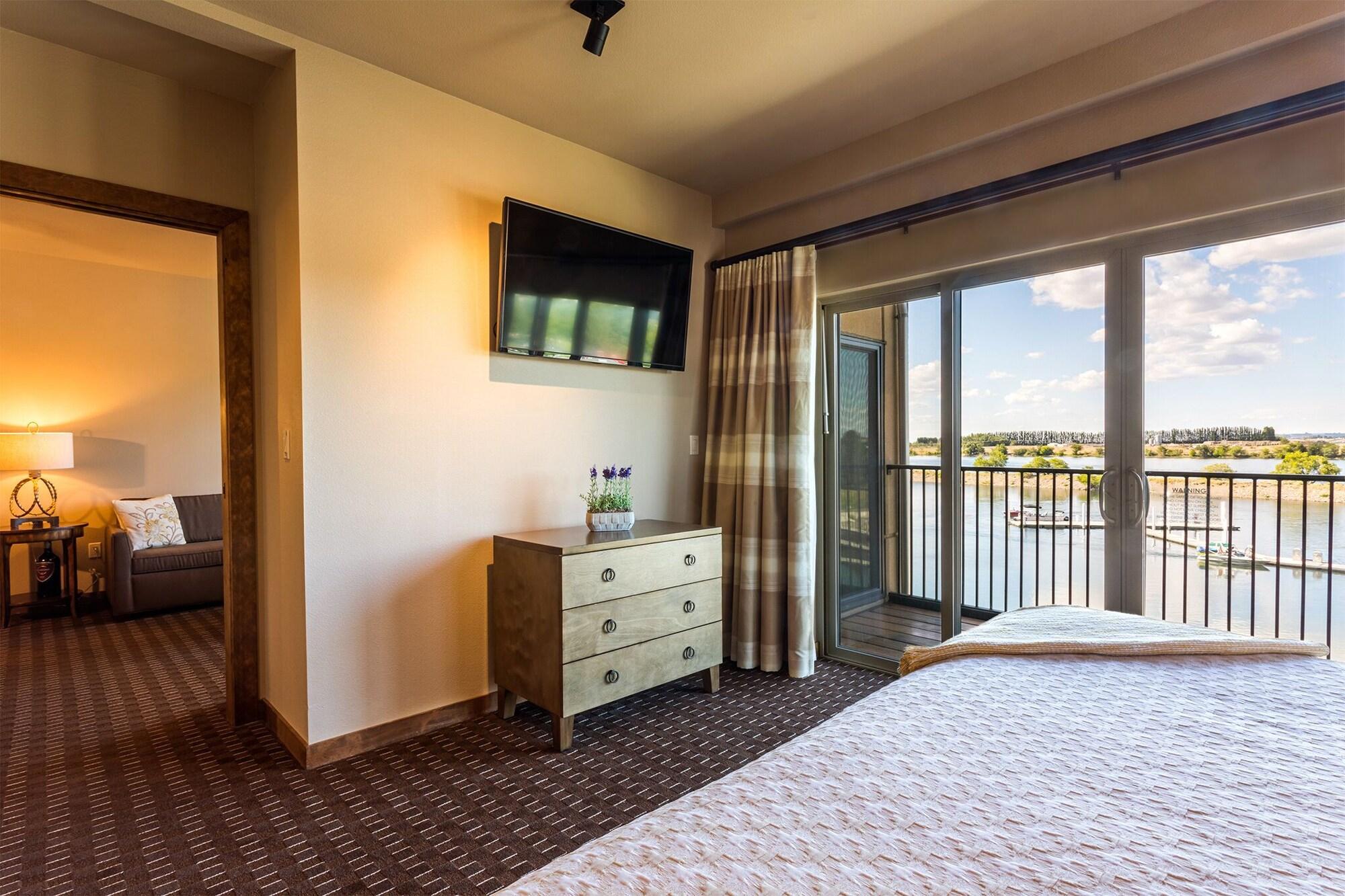 the lodge at columbia point