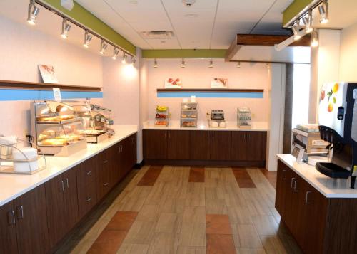 holiday inn express and suites pittsburgh monroeville by ihg