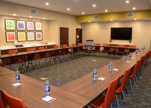holiday inn express and suites pittsburgh monroeville by ihg
