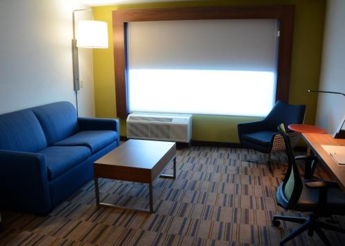 holiday inn express and suites pittsburgh monroeville by ihg