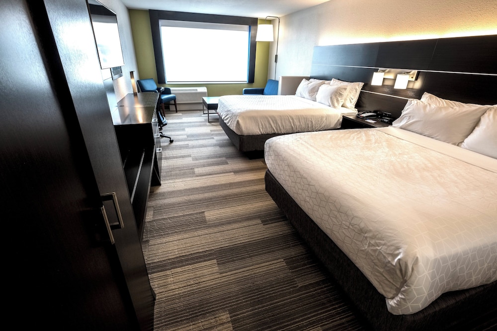 holiday inn express and suites commerce by ihg