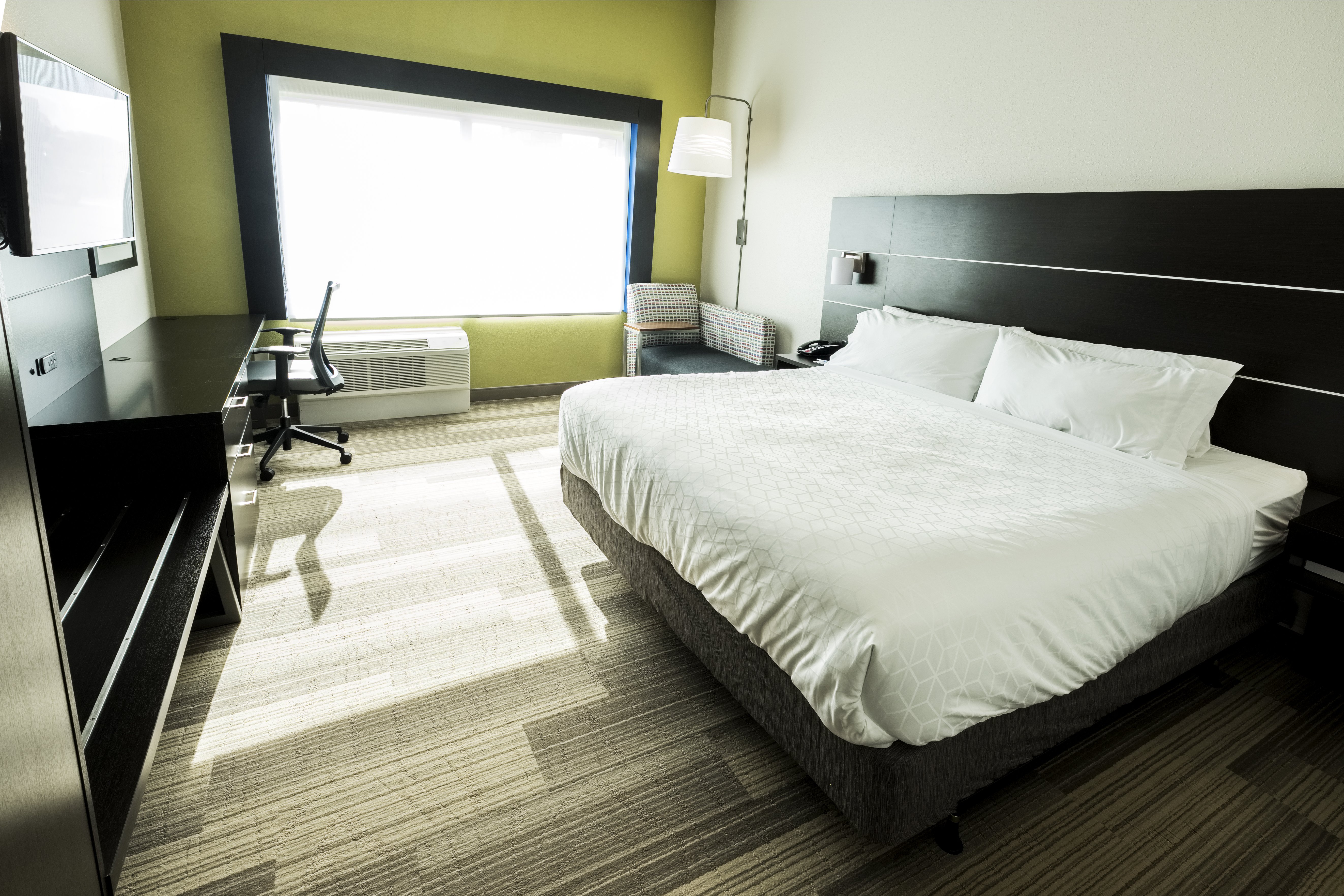 holiday inn express and suites commerce by ihg