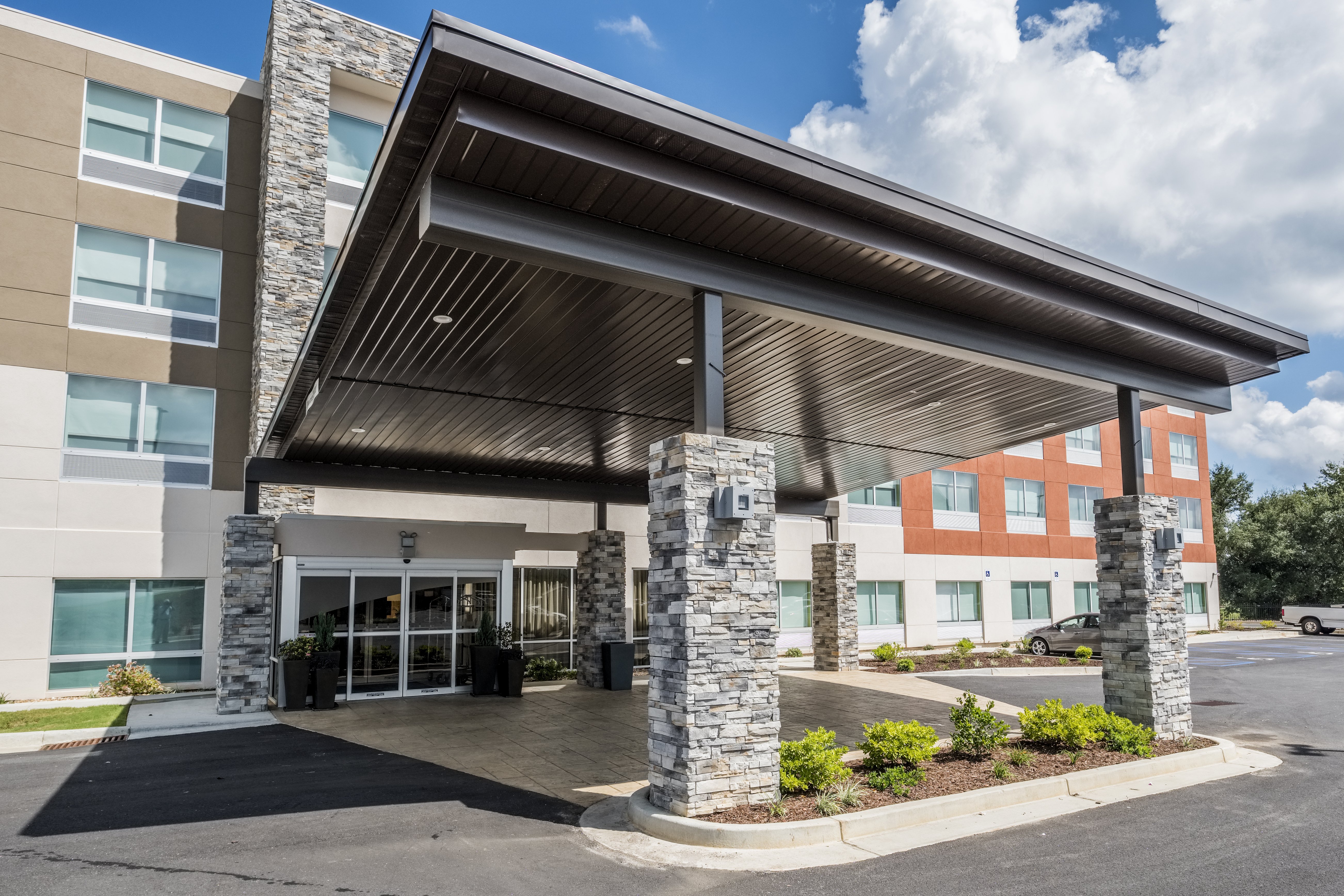 holiday inn express and suites commerce by ihg