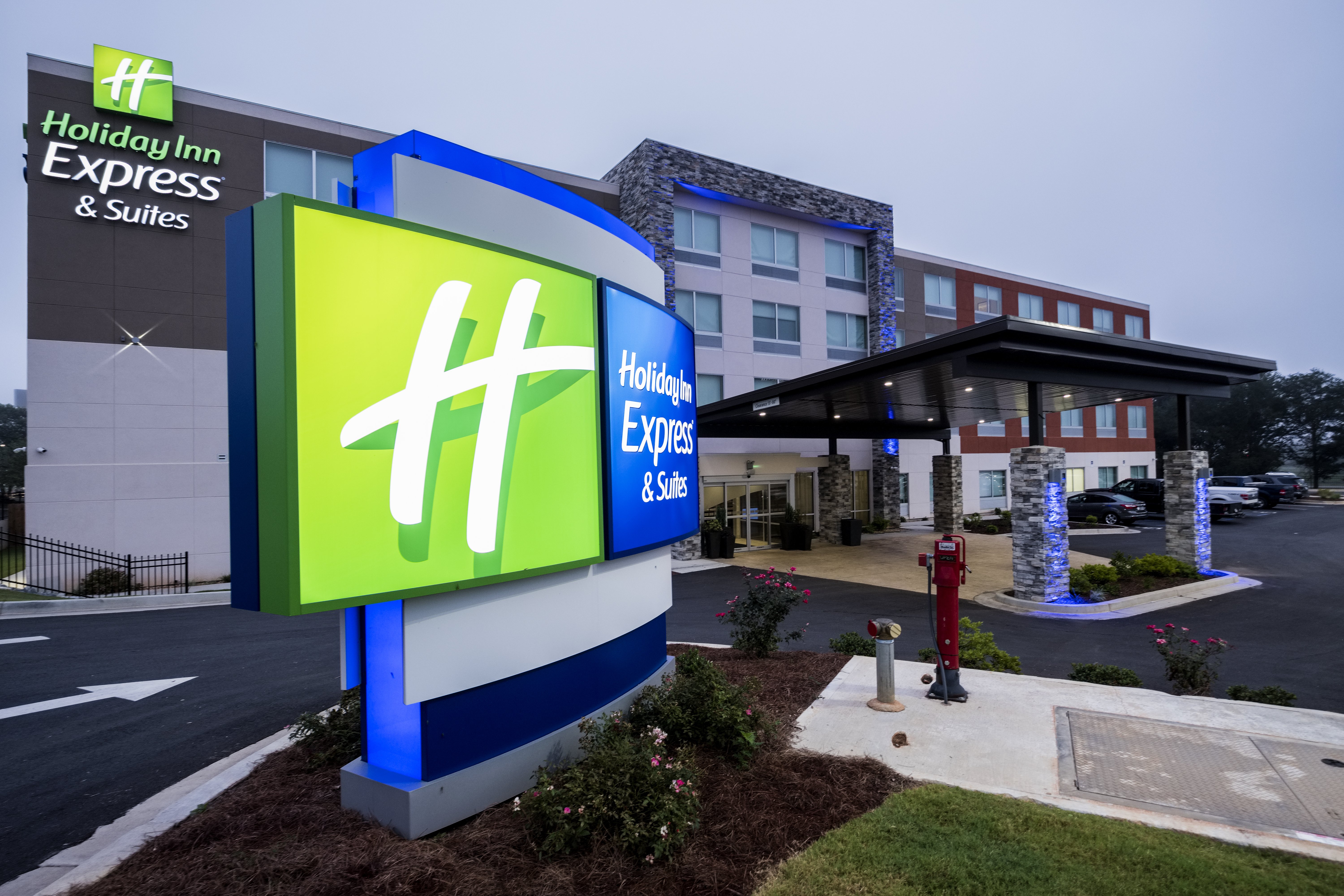 holiday inn express and suites commerce by ihg