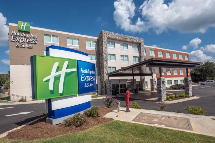 holiday inn express and suites commerce by ihg