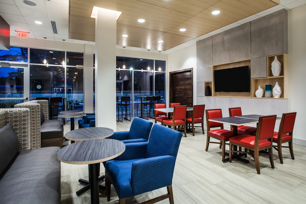 holiday inn express queensbury lake george area by ihg