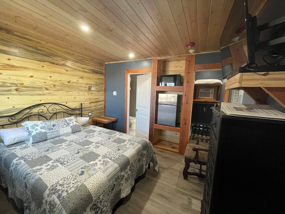 sugarloaf mountain motel