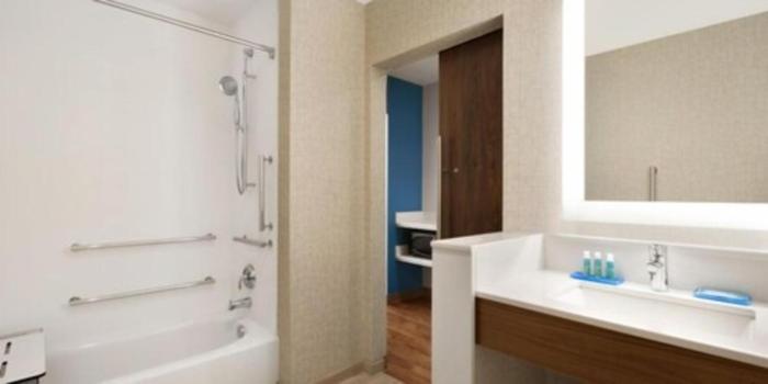 holiday inn express and suites cincinnati ne red bank road