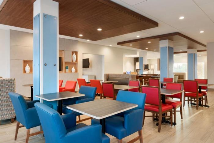 holiday inn express and suites cincinnati ne red bank road