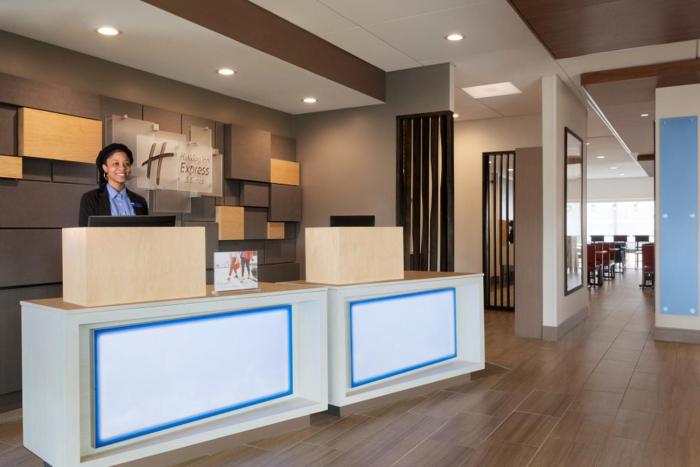 holiday inn express and suites cincinnati ne red bank road