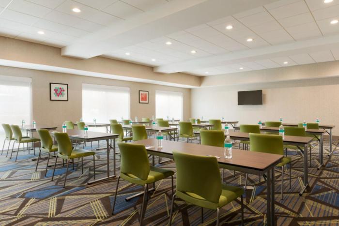 holiday inn express and suites cincinnati ne red bank road