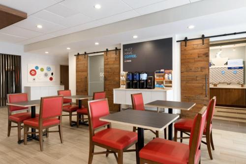holiday inn express and suites cincinnati ne red bank road