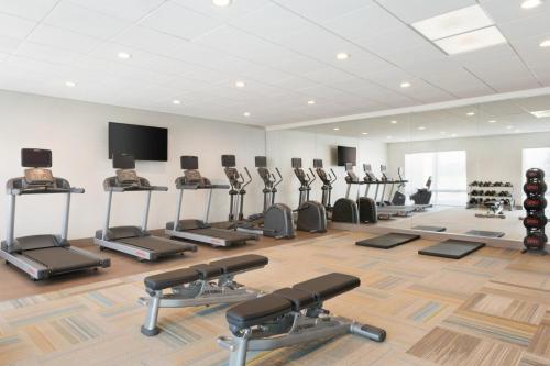 holiday inn express and suites cincinnati ne red bank road
