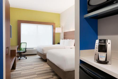 holiday inn express and suites cincinnati ne red bank road