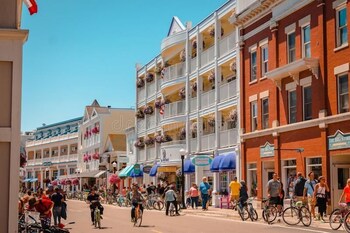 adoba hotel naubinway