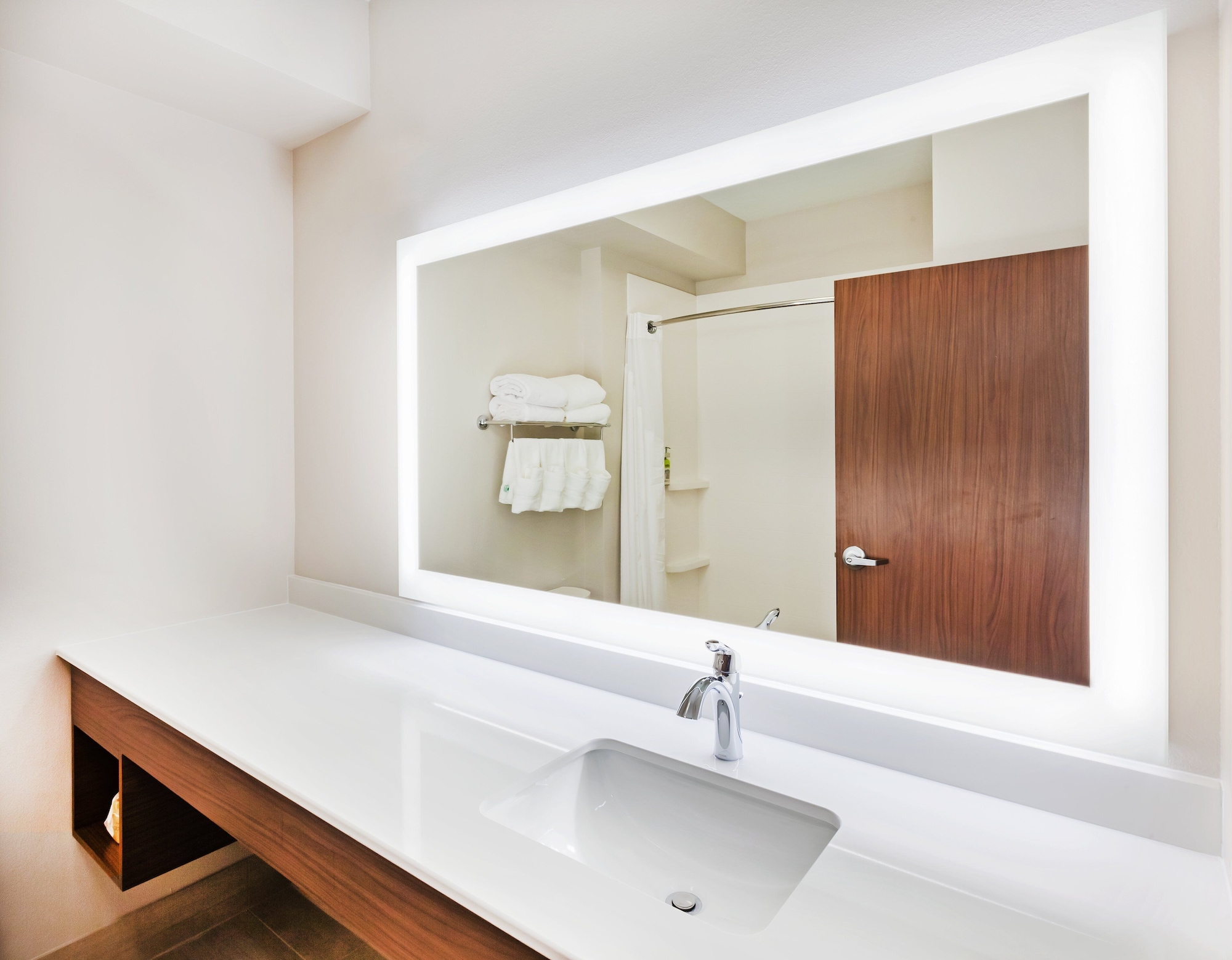 holiday inn exp and sts lenexa overland park area