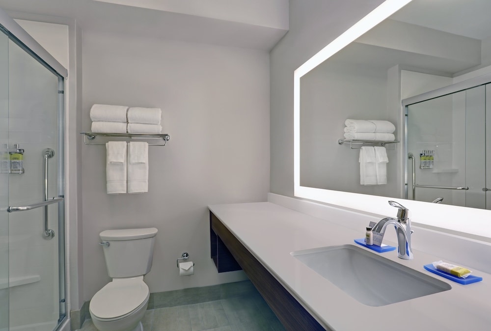 holiday inn exp and sts lenexa overland park area
