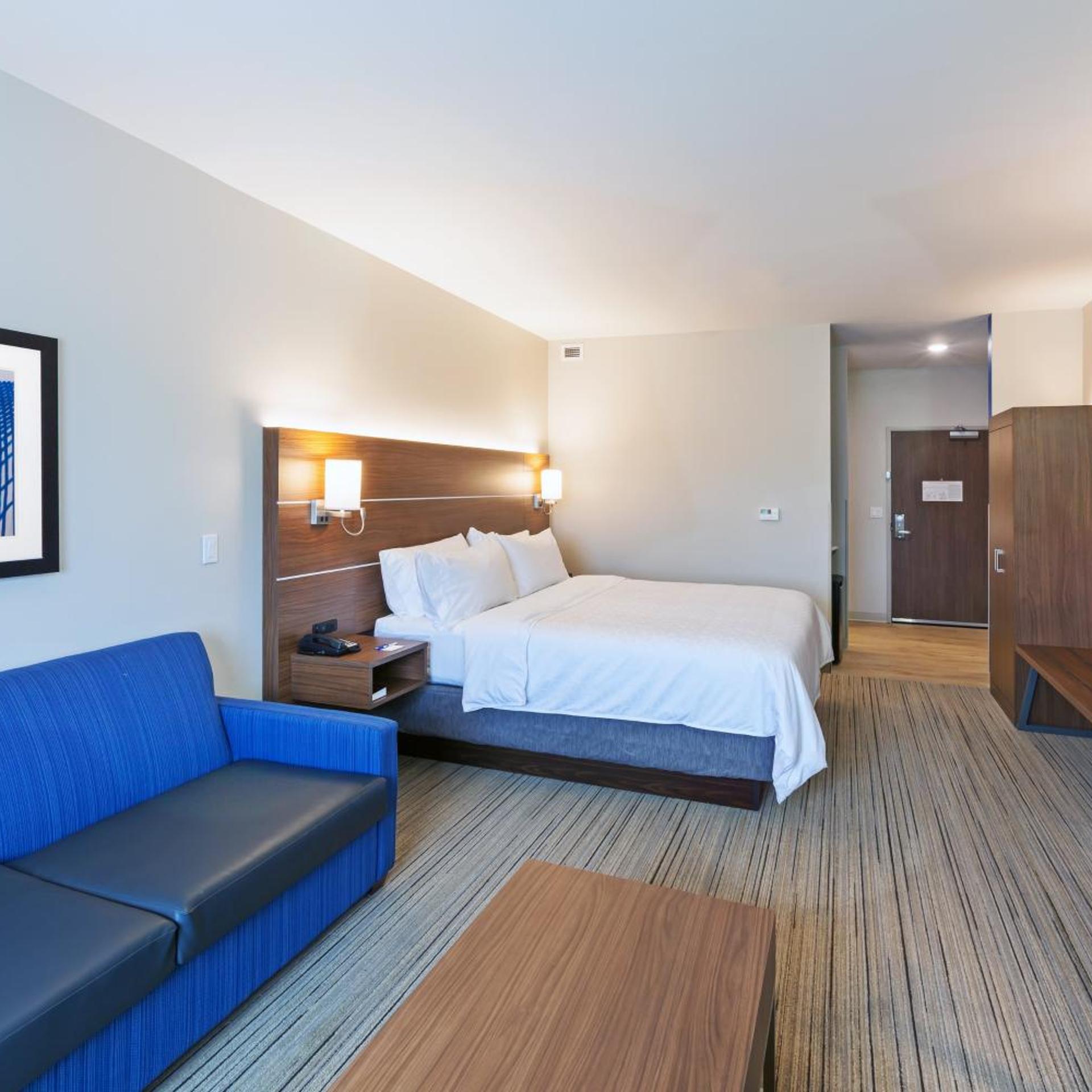 holiday inn exp and sts lenexa overland park area