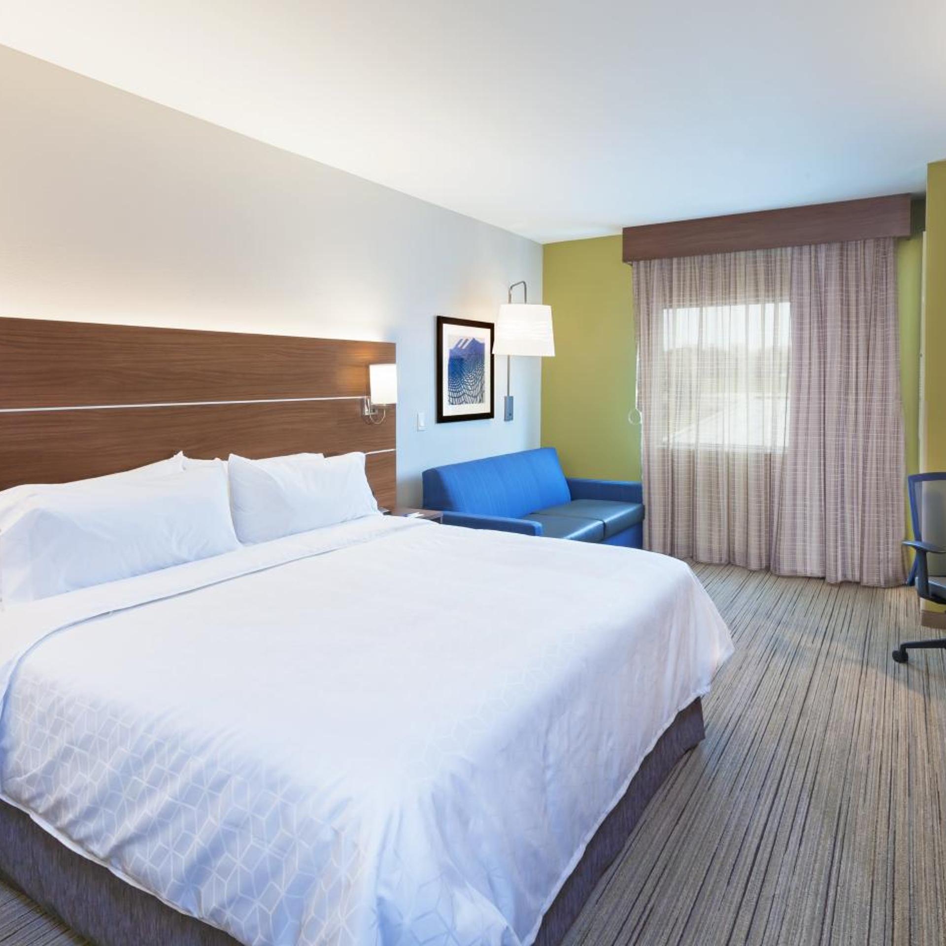 holiday inn exp and sts lenexa overland park area