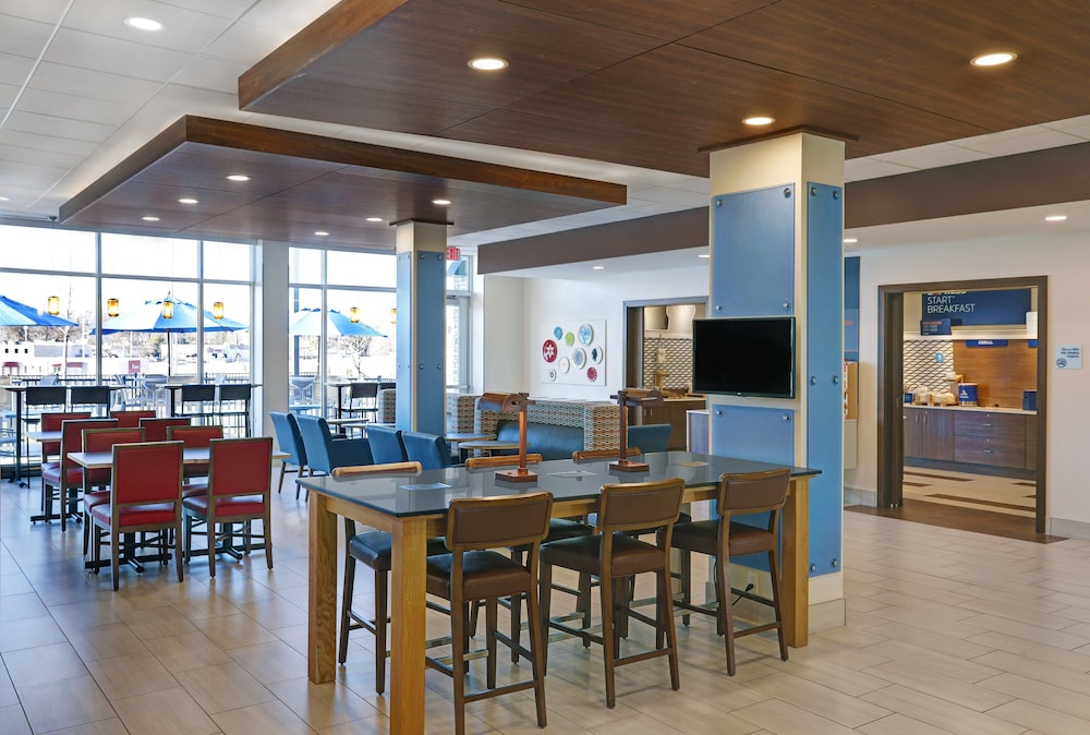 holiday inn exp and sts lenexa overland park area
