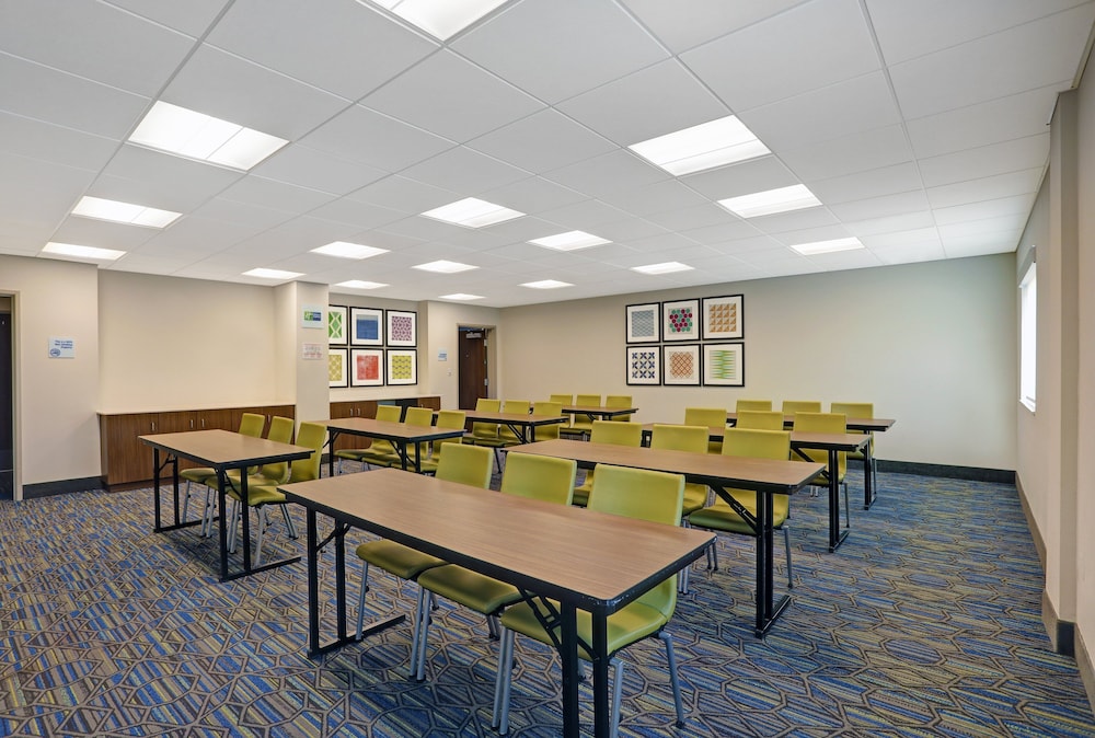 holiday inn exp and sts lenexa overland park area