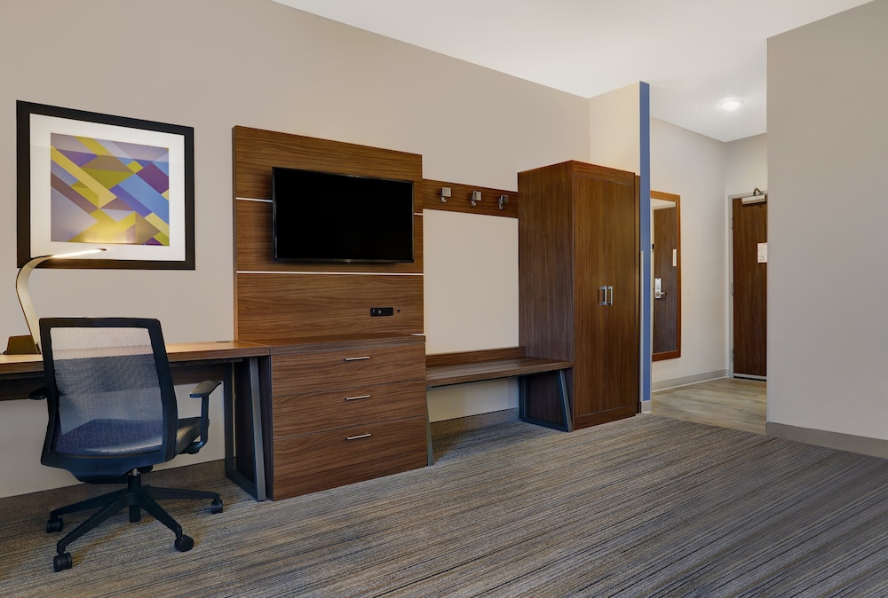holiday inn exp and sts lenexa overland park area