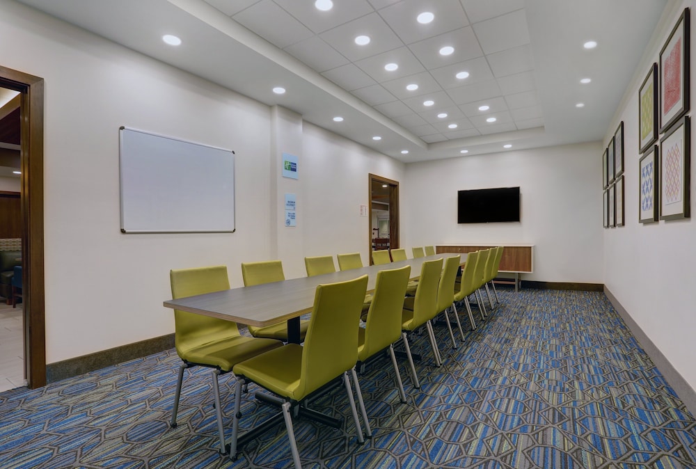 holiday inn exp and sts lenexa overland park area