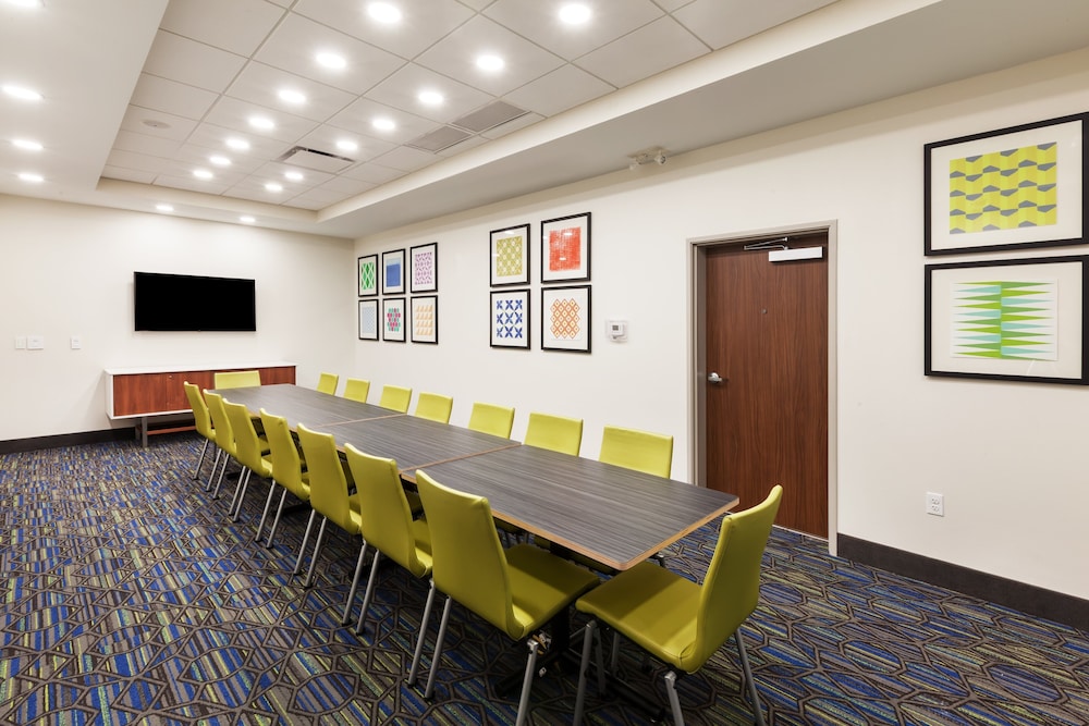 holiday inn exp and sts lenexa overland park area
