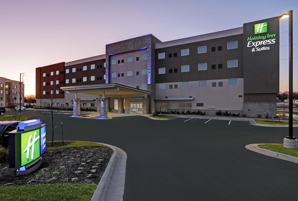 holiday inn exp and sts lenexa overland park area