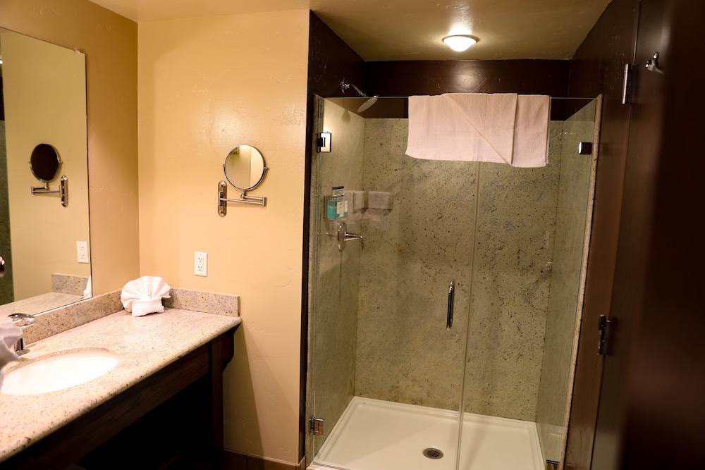 the hotel at black oak casino resort