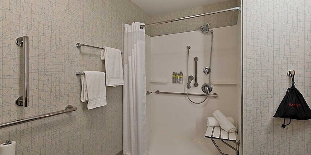 holiday inn exp and sts portland airport cascade st