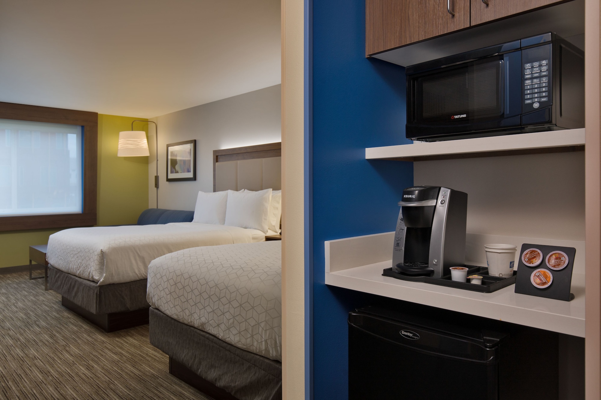 holiday inn exp and sts portland airport cascade st