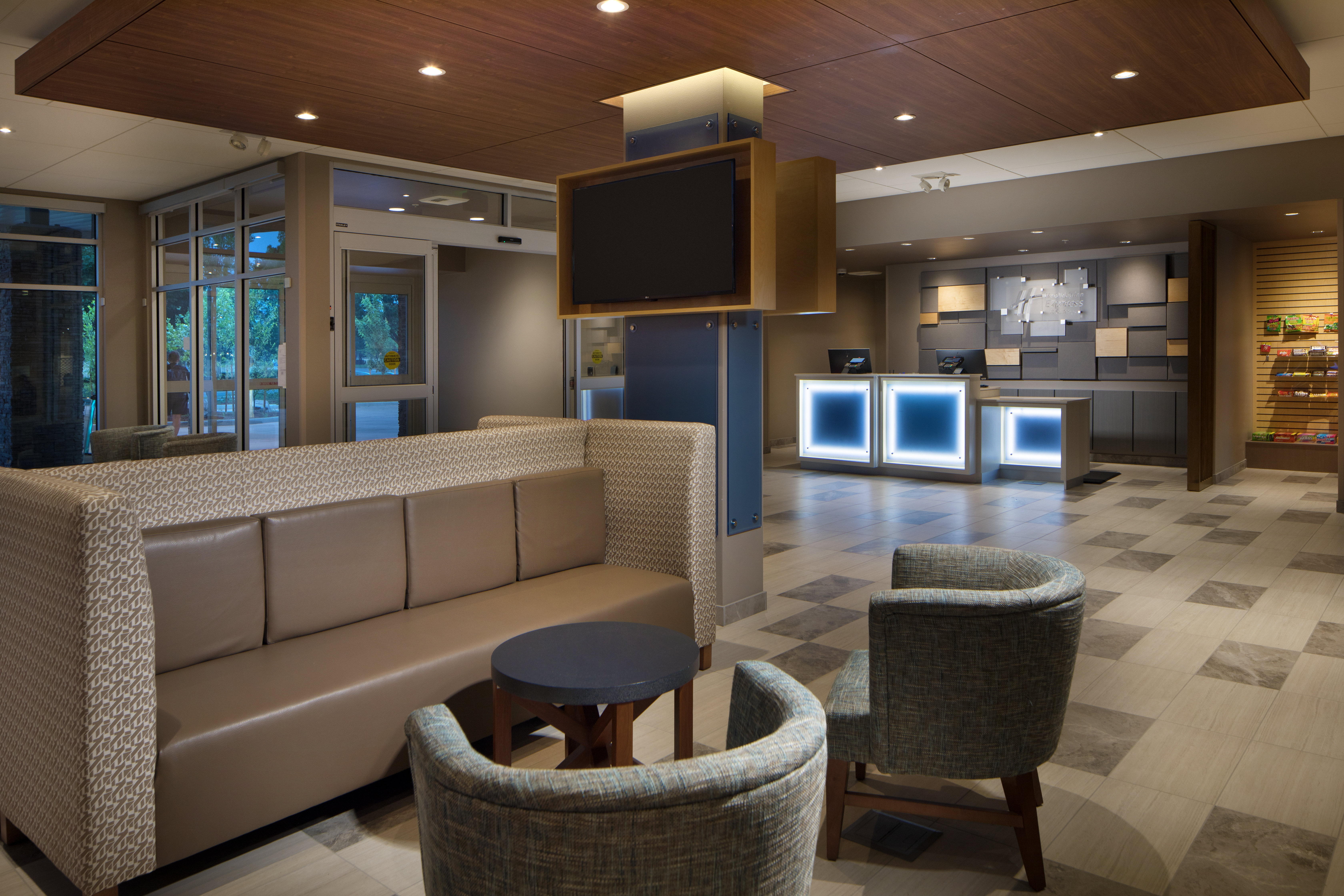 holiday inn exp and sts portland airport cascade st