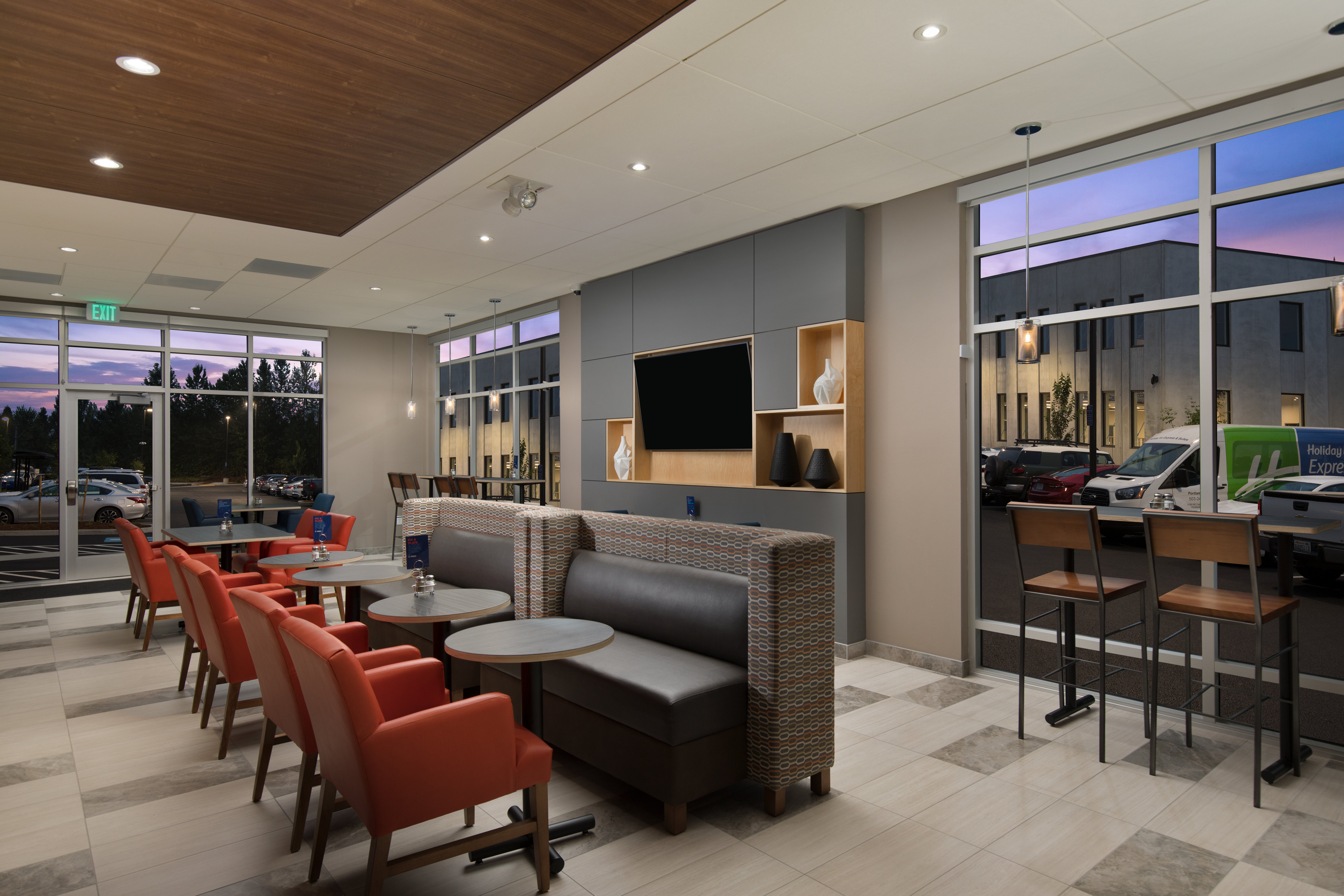 holiday inn exp and sts portland airport cascade st