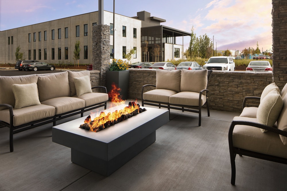 holiday inn exp and sts portland airport cascade st