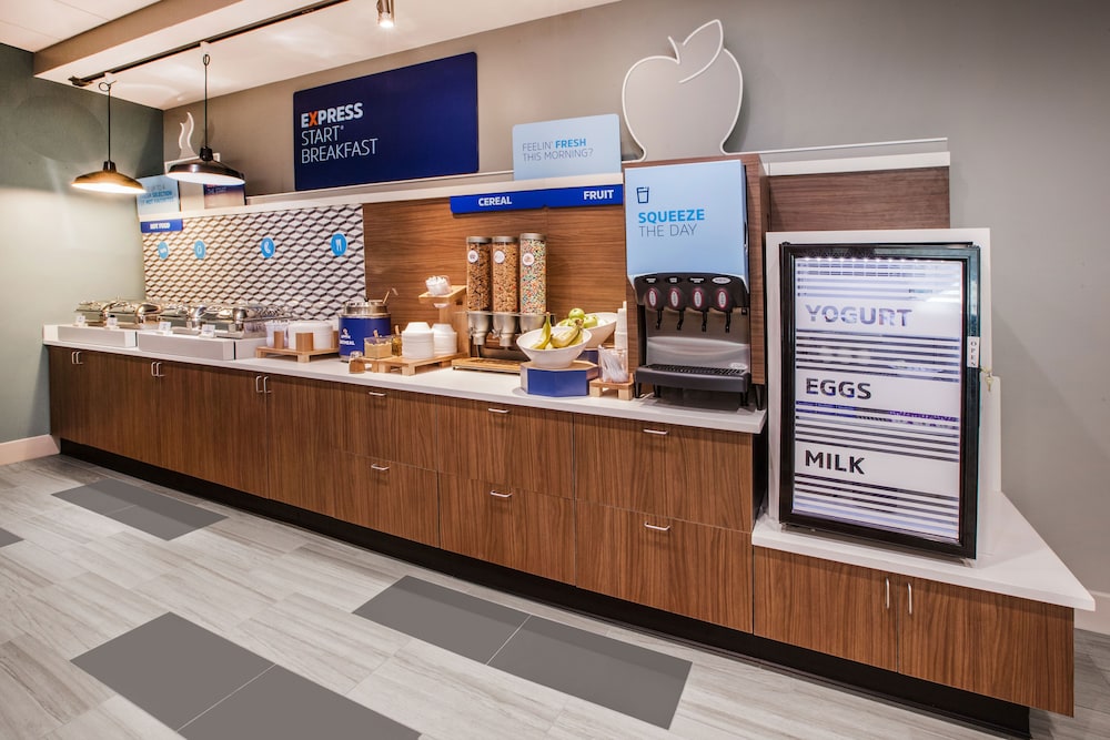 holiday inn exp and sts portland airport cascade st