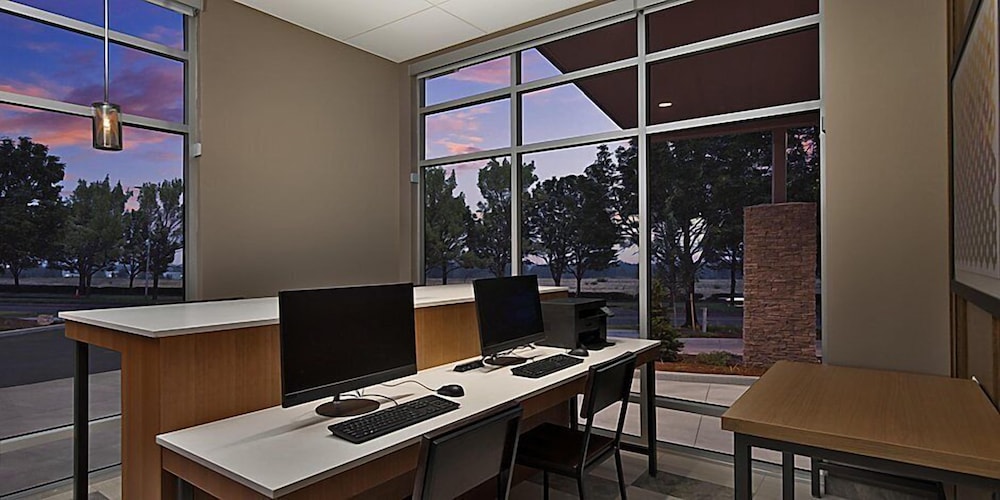 holiday inn exp and sts portland airport cascade st