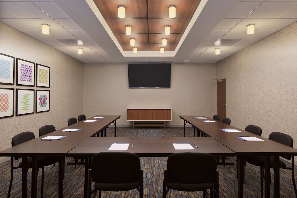 holiday inn exp and sts portland airport cascade st