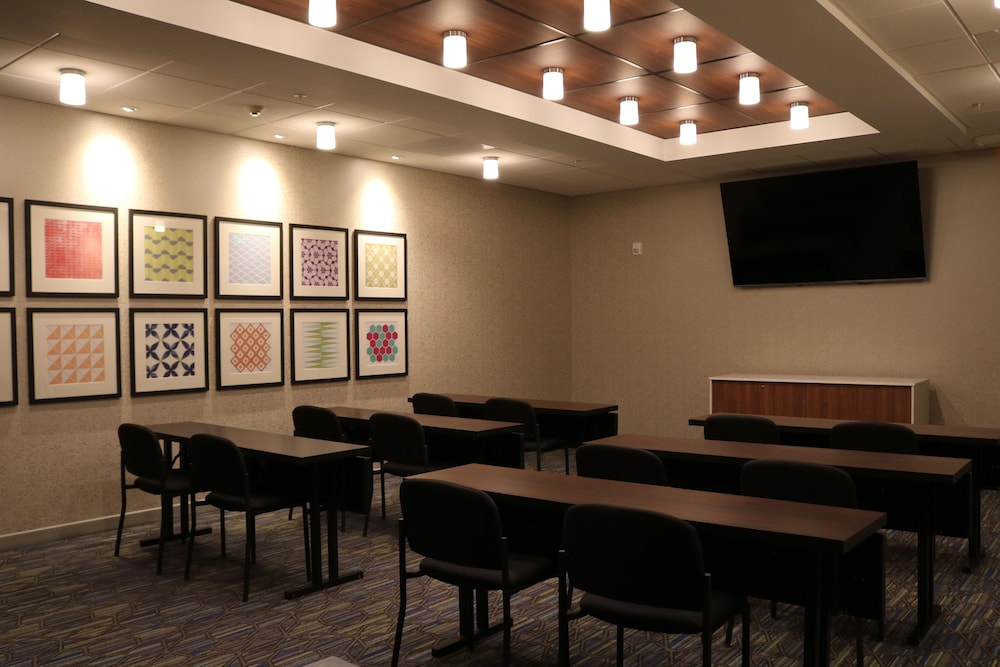 holiday inn exp and sts portland airport cascade st