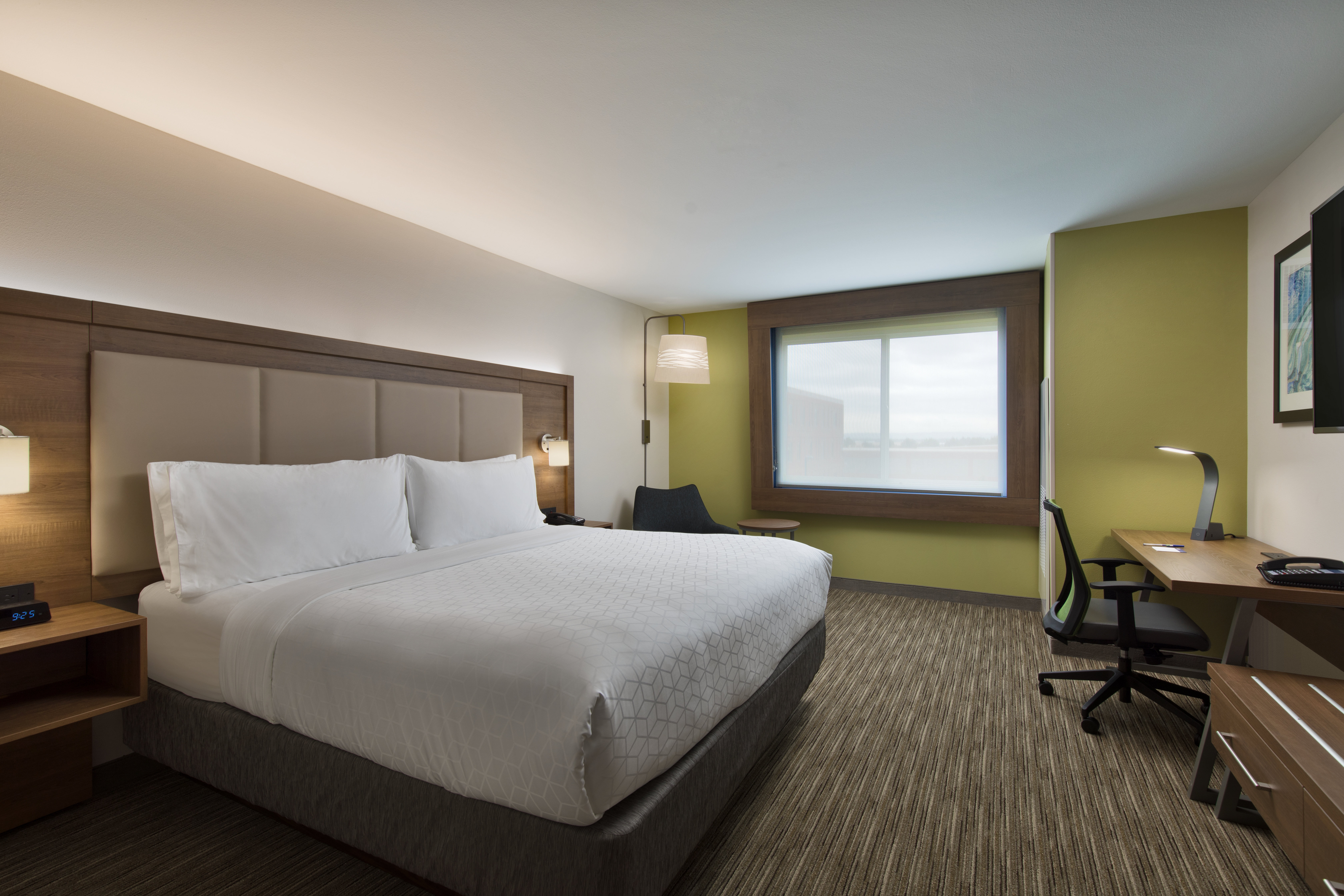 holiday inn exp and sts portland airport cascade st