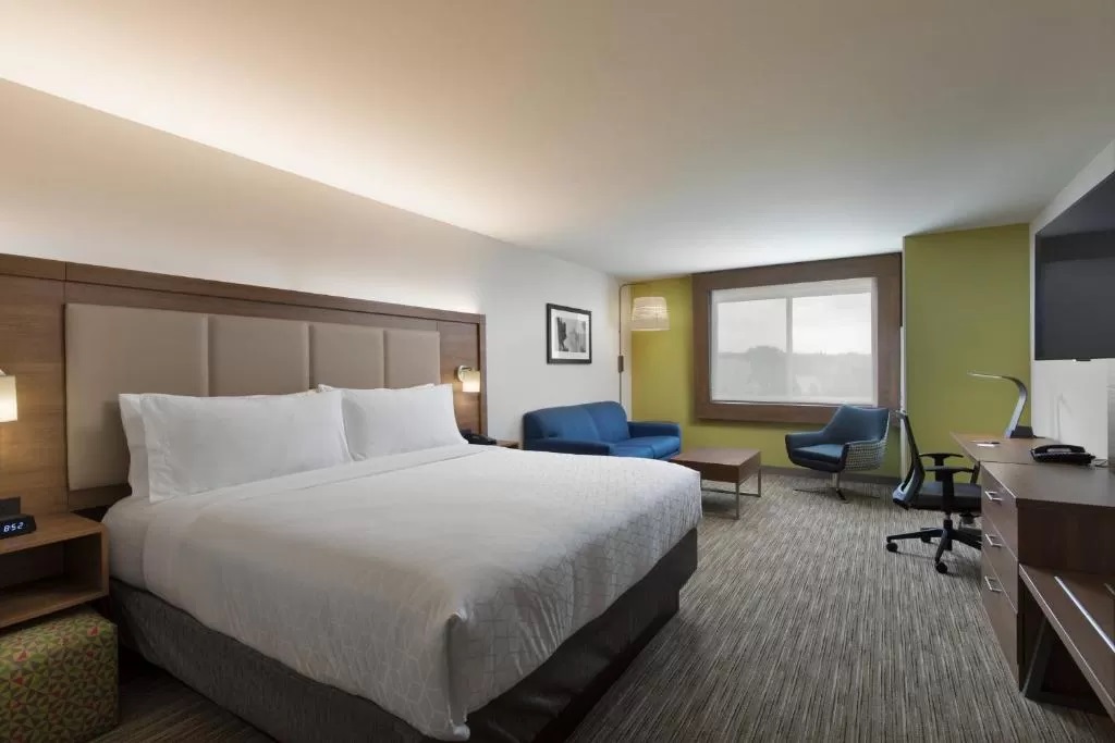 holiday inn exp and sts portland airport cascade st